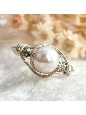 Modernist Genuine Pearl Semi-Bypass Shank Silver Toned Vintage Ring - sz 9